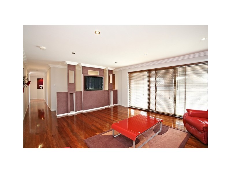 76 Chauvin Street, Robertson QLD 4109