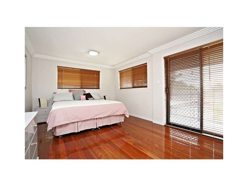 76 Chauvin Street, Robertson QLD 4109