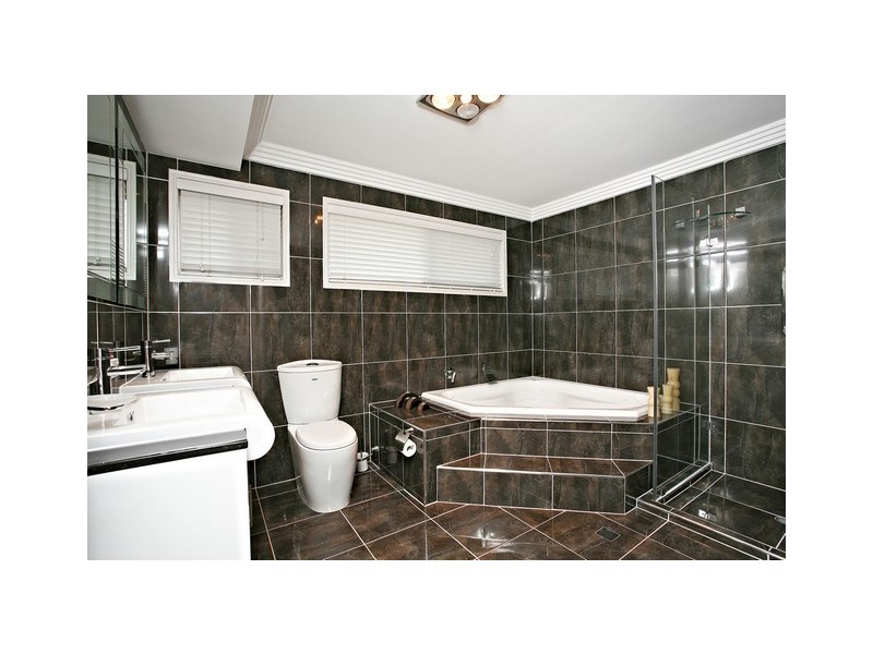 76 Chauvin Street, Robertson QLD 4109