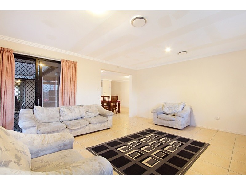 83 Wallum Drive, Parkinson QLD 4115