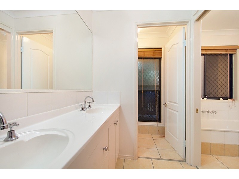 83 Wallum Drive, Parkinson QLD 4115