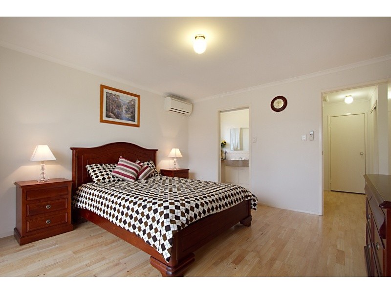 42 Carnation Crescent, Calamvale QLD 4116