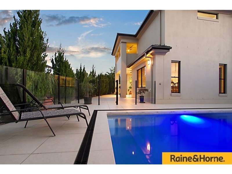 6 The Avenue, Windaroo QLD 4207
