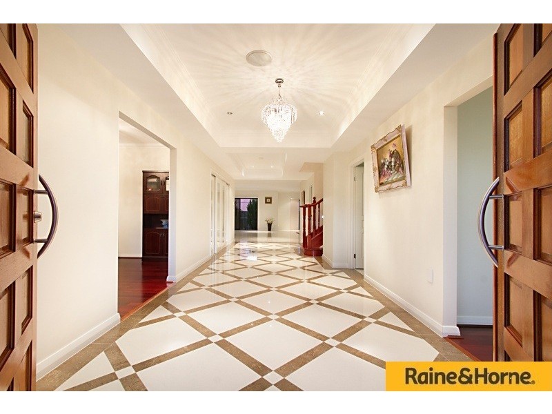 6 The Avenue, Windaroo QLD 4207
