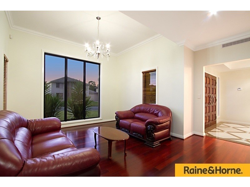6 The Avenue, Windaroo QLD 4207