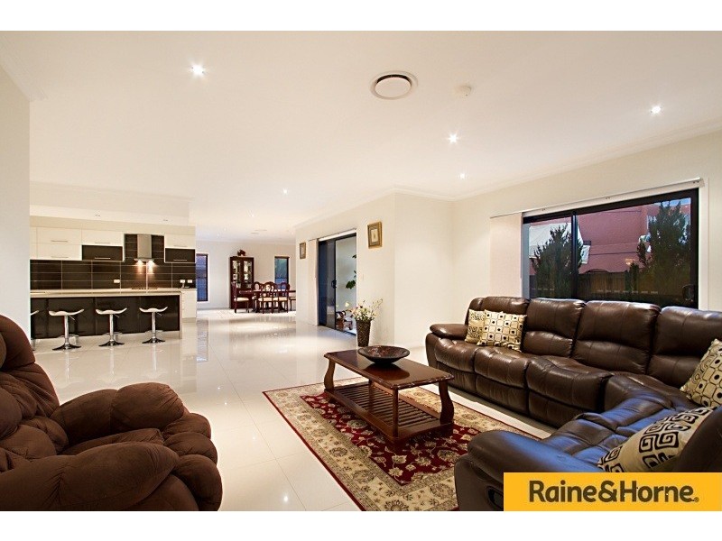 6 The Avenue, Windaroo QLD 4207
