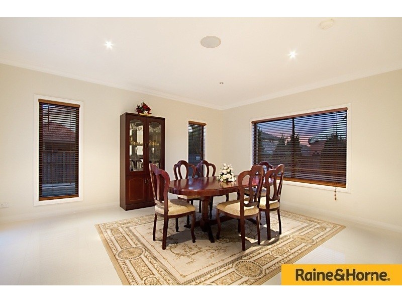 6 The Avenue, Windaroo QLD 4207
