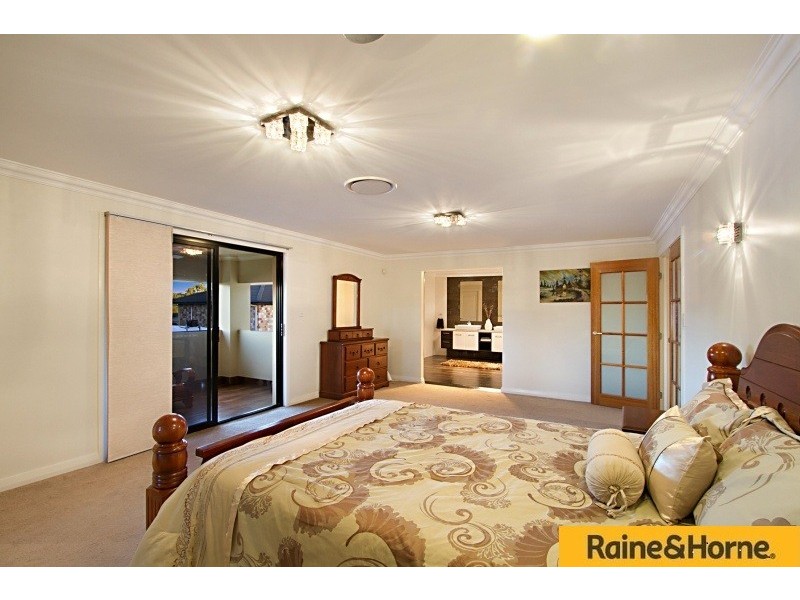 6 The Avenue, Windaroo QLD 4207