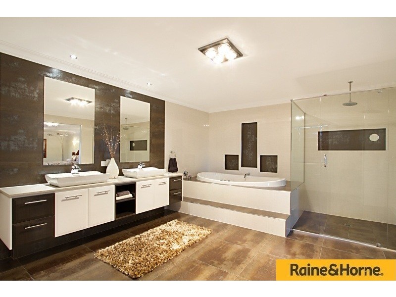 6 The Avenue, Windaroo QLD 4207
