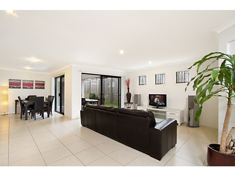 16 Gippsland Place, Calamvale QLD 4116