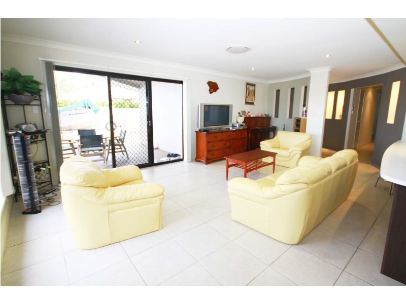 11 Poynter Street, Redland Bay QLD 4165