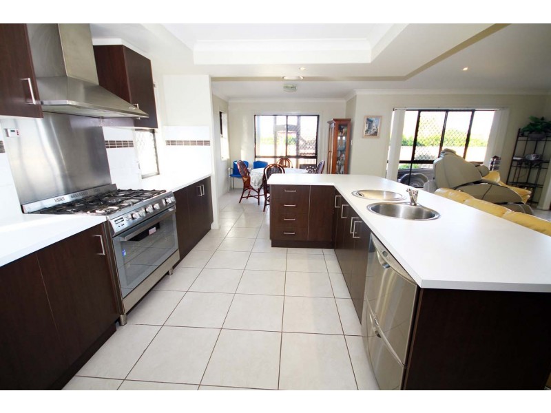 11 Poynter Street, Redland Bay QLD 4165