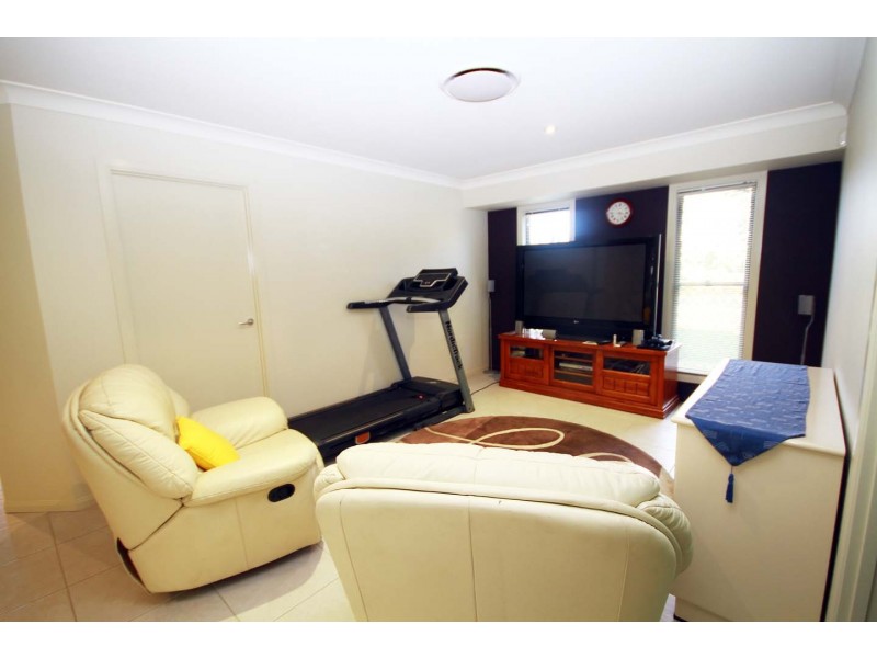 11 Poynter Street, Redland Bay QLD 4165