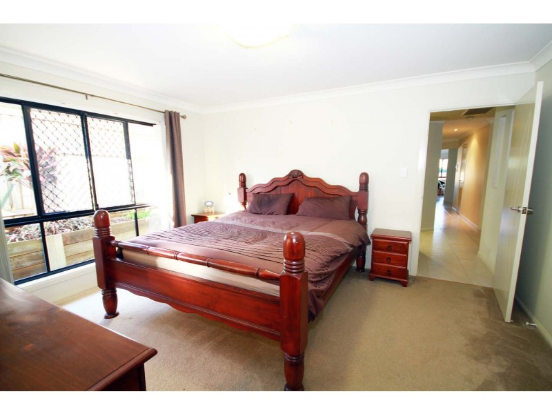 11 Poynter Street, Redland Bay QLD 4165