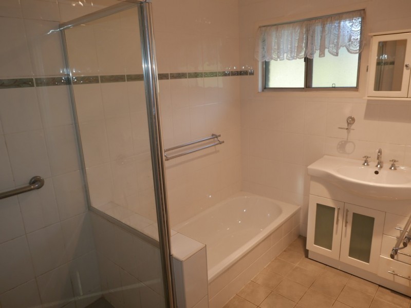 145-147 Mt Gravatt-Capalaba Road, Upper Mount Gravatt QLD 4122