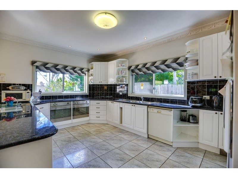 9 Hanrahan Street, Robertson QLD 4109