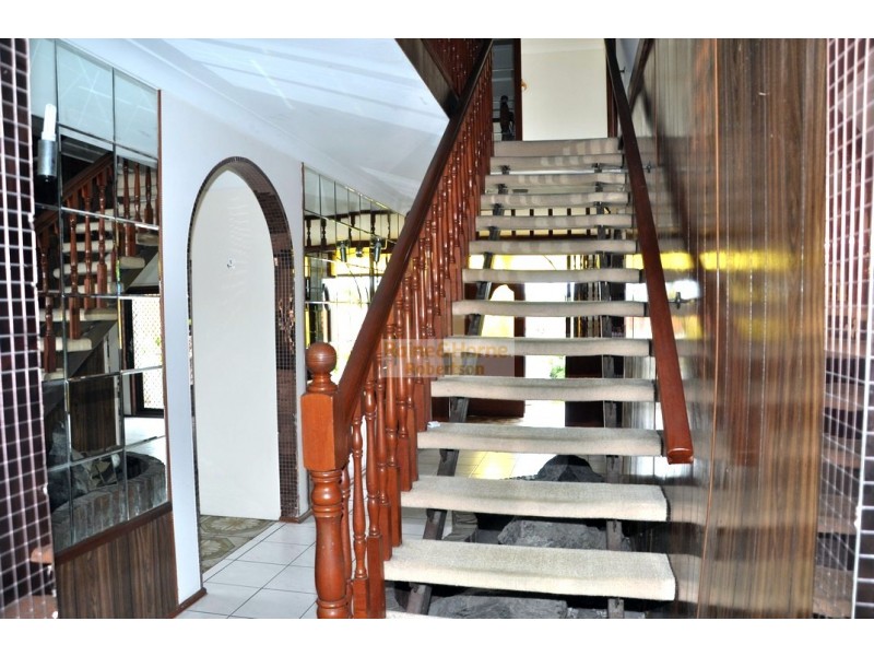 16 Carnoustie Street, Macgregor QLD 4109