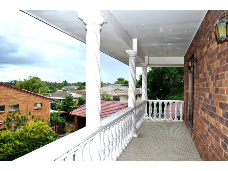 16 Carnoustie Street, Macgregor QLD 4109