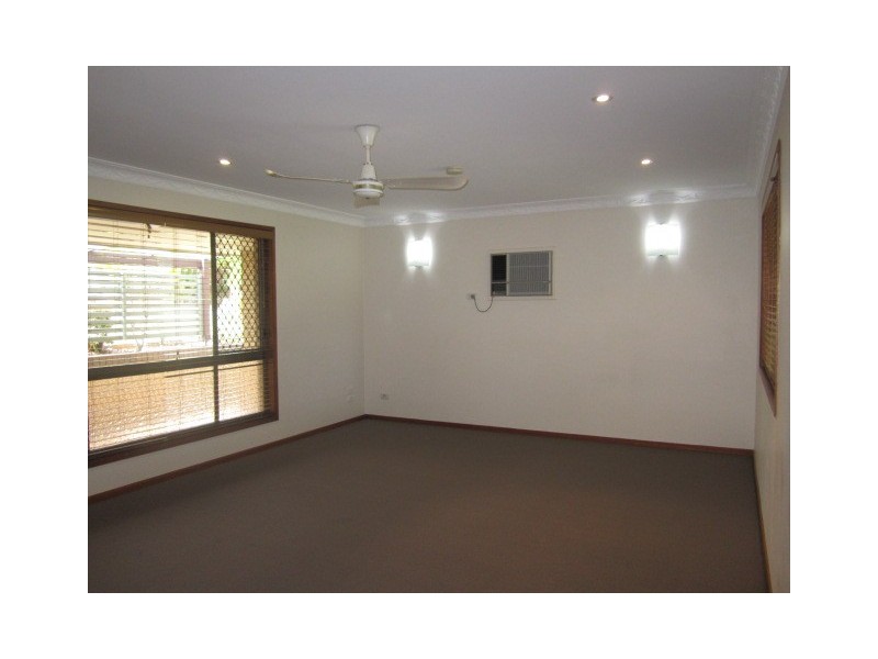 25 Oakleaf Street, Eight Mile Plains QLD 4113