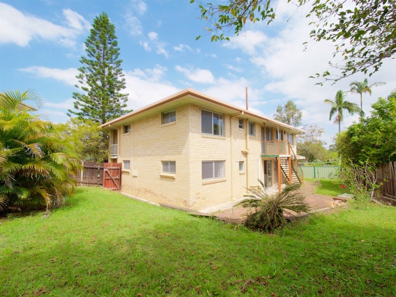 8 Acron Street, Macgregor QLD 4109