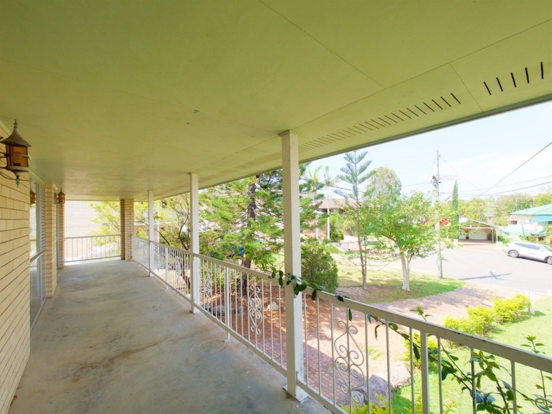 8 Acron Street, Macgregor QLD 4109