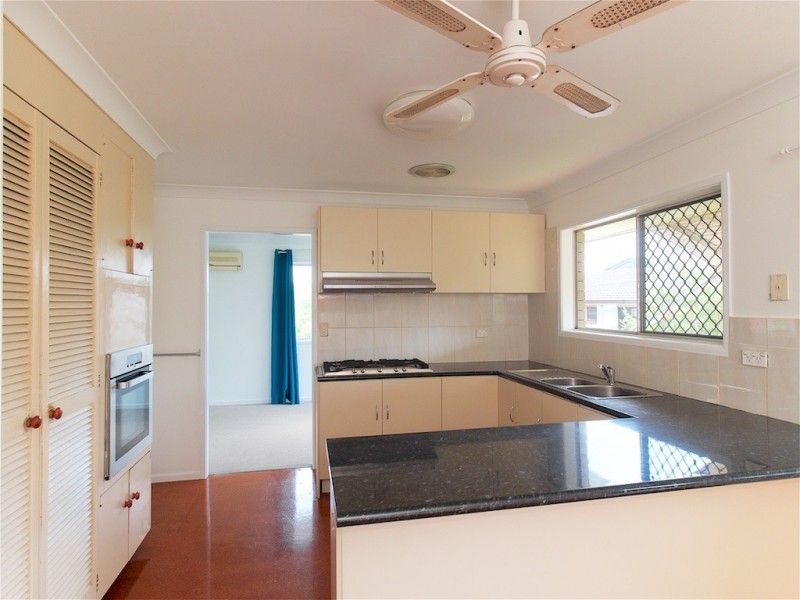 8 Acron Street, Macgregor QLD 4109