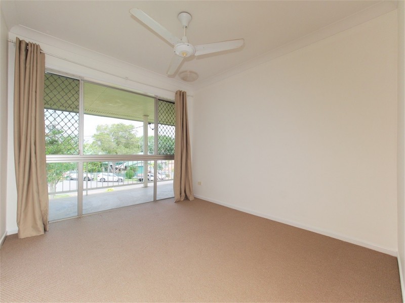 8 Acron Street, Macgregor QLD 4109