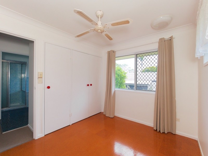 8 Acron Street, Macgregor QLD 4109