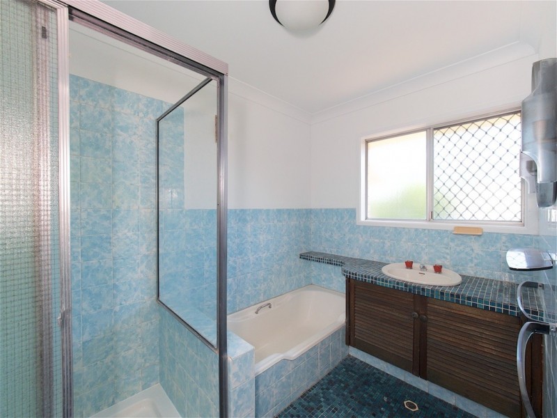 8 Acron Street, Macgregor QLD 4109