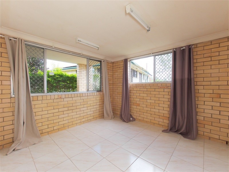 8 Acron Street, Macgregor QLD 4109