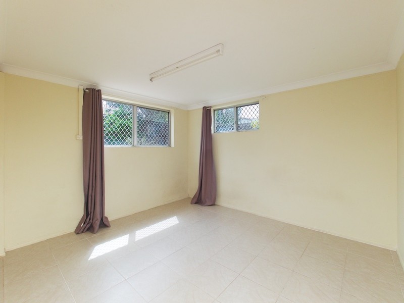 8 Acron Street, Macgregor QLD 4109