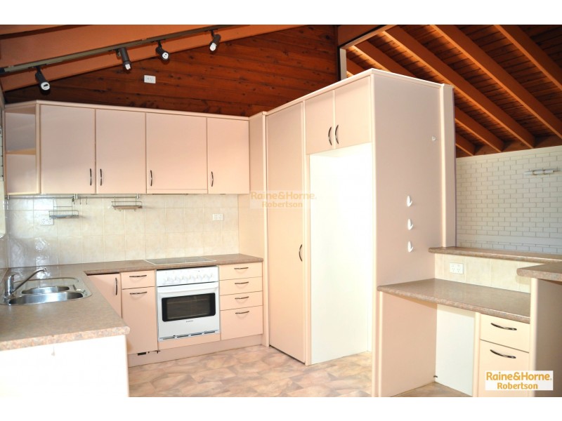 27 Warrington Street, Robertson QLD 4109