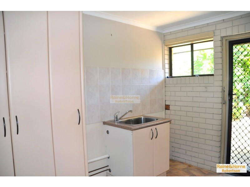 27 Warrington Street, Robertson QLD 4109