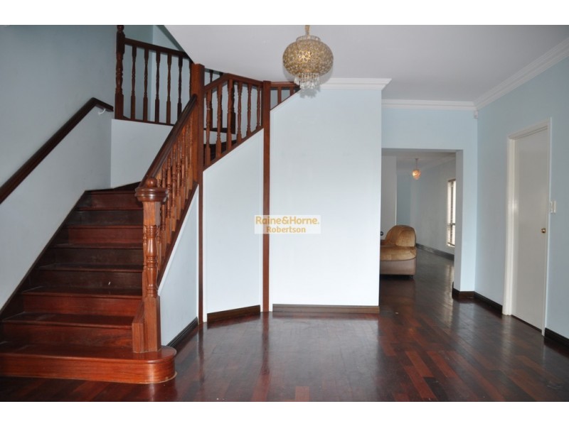 53 Coomera Court, Helensvale QLD 4212