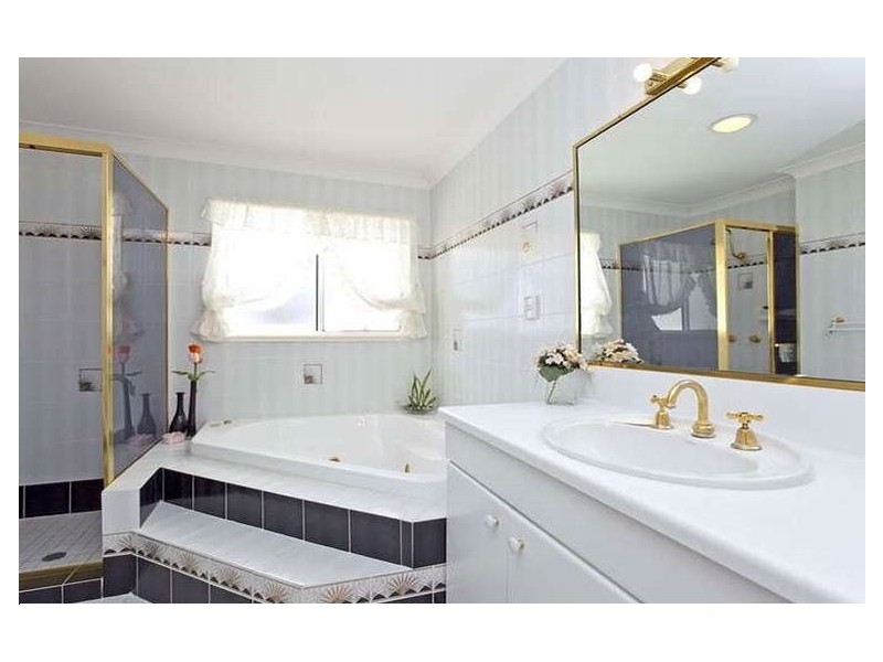 19 Sentinel Court, Raby Bay QLD 4163