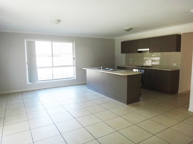 27 Firecrest Close, Upper Coomera QLD 4209