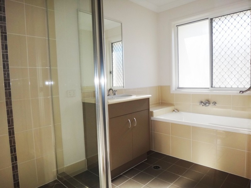 27 Firecrest Close, Upper Coomera QLD 4209