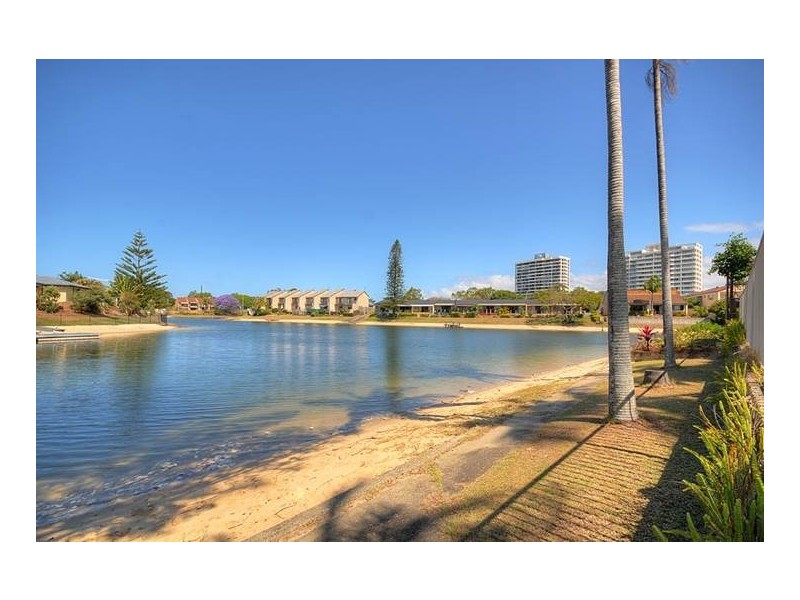 104 Clear Island Road, Broadbeach Waters QLD 4218