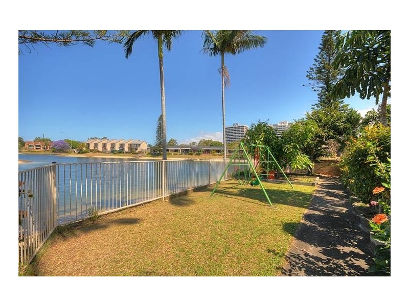 104 Clear Island Road, Broadbeach Waters QLD 4218