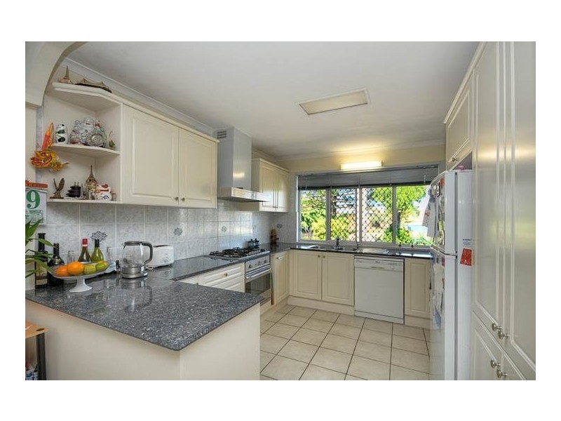 104 Clear Island Road, Broadbeach Waters QLD 4218