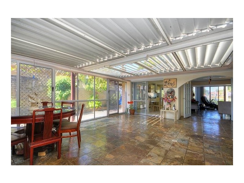 104 Clear Island Road, Broadbeach Waters QLD 4218