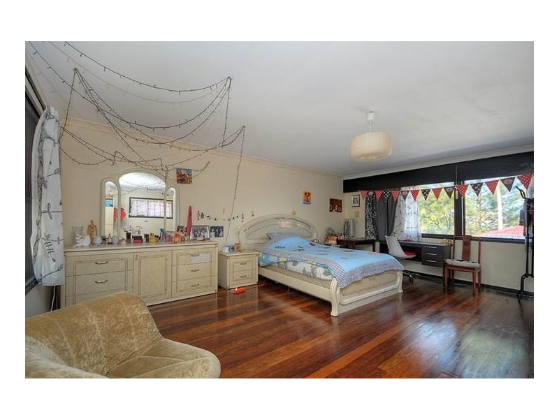 104 Clear Island Road, Broadbeach Waters QLD 4218