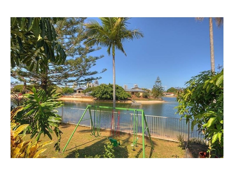 104 Clear Island Road, Broadbeach Waters QLD 4218