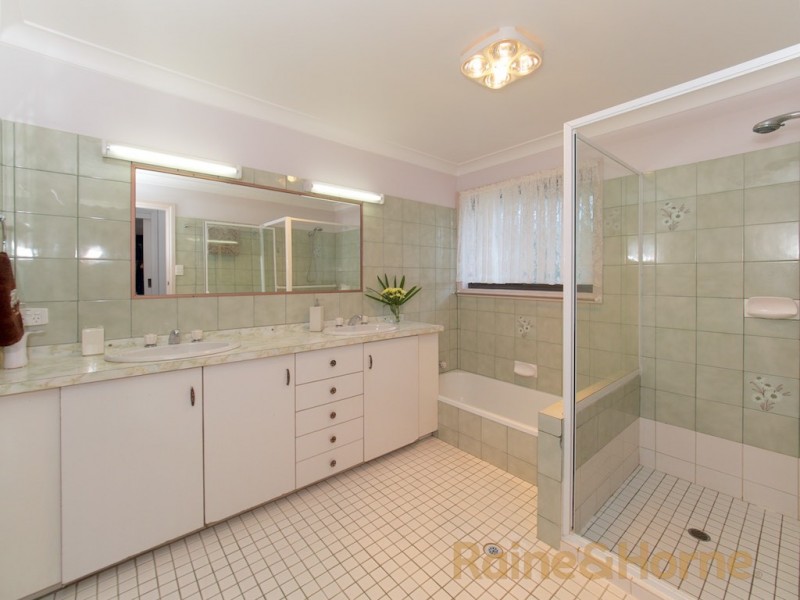 25 Faringdon Street, Robertson QLD 4109