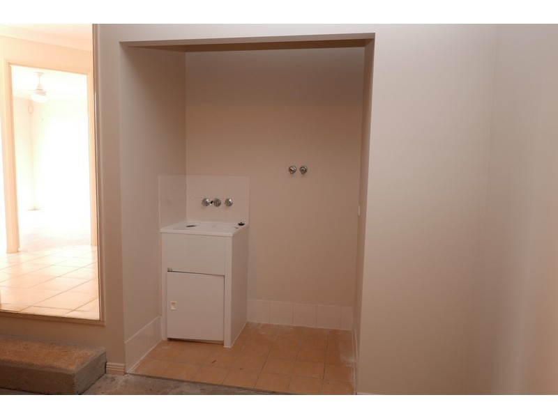 1 Freesia Close, Springfield Lakes QLD 4300