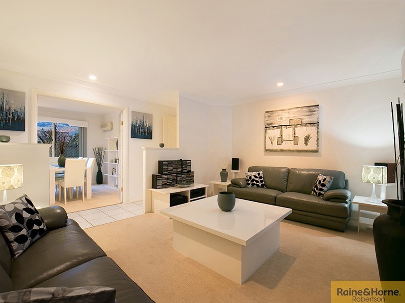 27 Daffodil Crescent, Calamvale QLD 4116