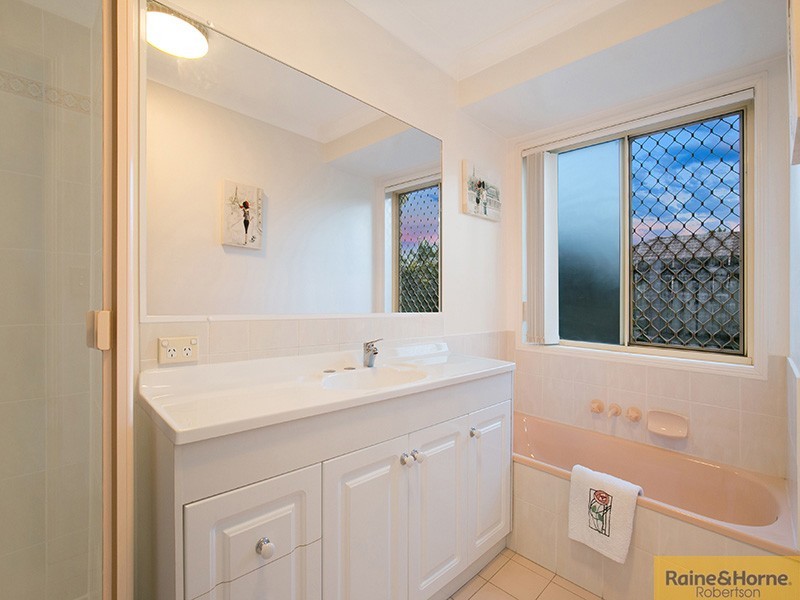 27 Daffodil Crescent, Calamvale QLD 4116