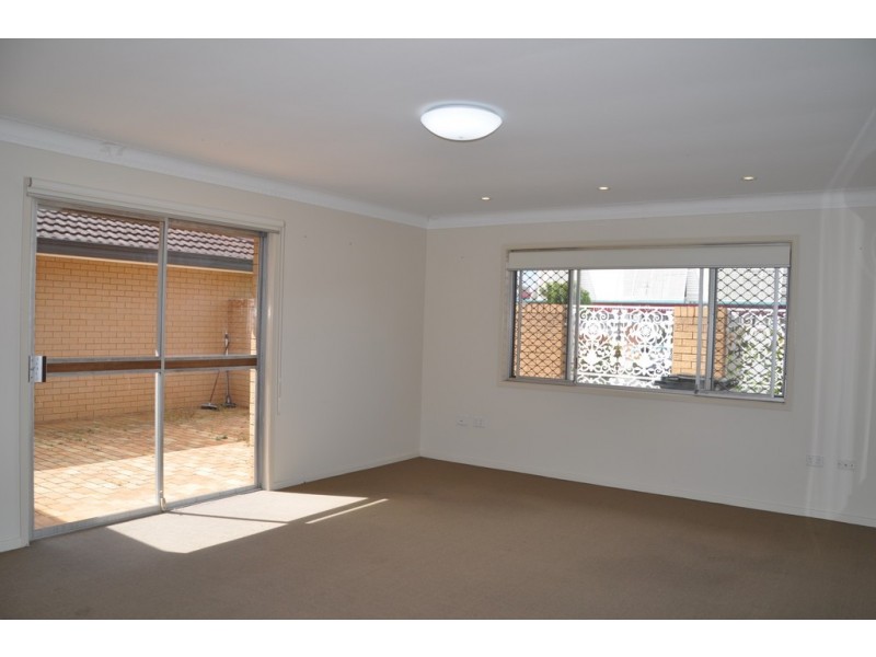 4 Woodsiana Street, Robertson QLD 4109