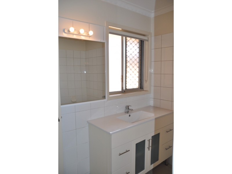 4 Woodsiana Street, Robertson QLD 4109