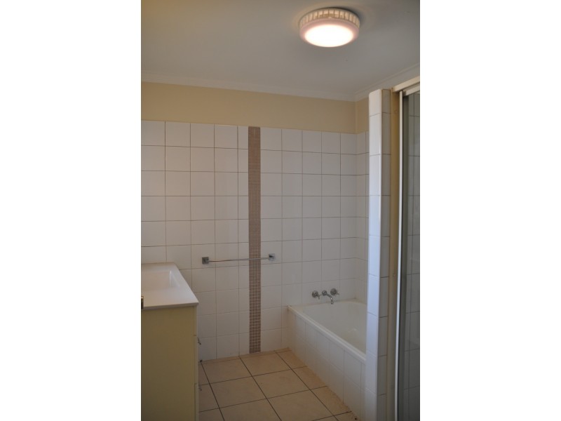 4 Woodsiana Street, Robertson QLD 4109